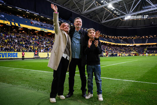Former head coach Peter Gerhardsson with his family