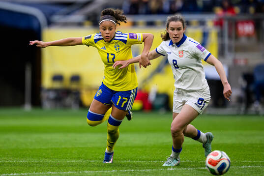 Felicia Schröder of Sweden and Dina Blagojevic of Serbia