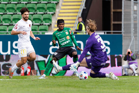 Varbergs Severin Nioule gör 1-0 bakom Nordic United FCs