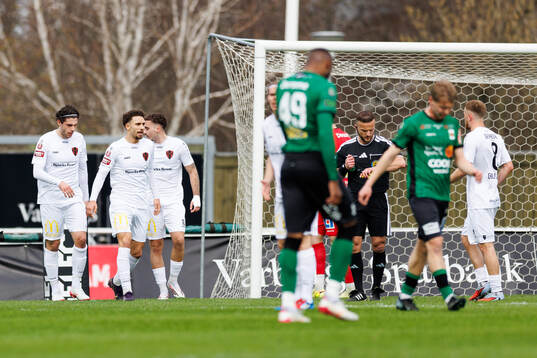 Nordic United FCs spelare jublar