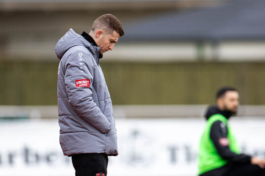 Nordic United FCs tränare Steven Younan deppar