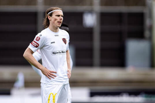 Nordic United FCs Elias Andersson deppar