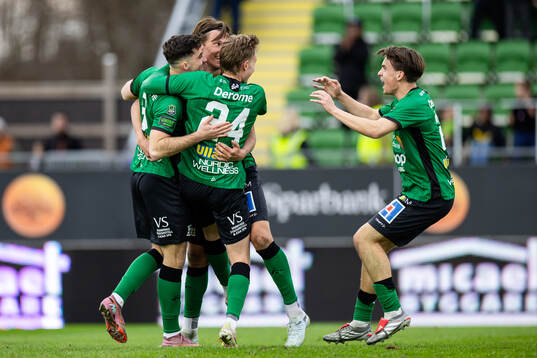 Varbergs Aulon Bitiqi jublar med laget
