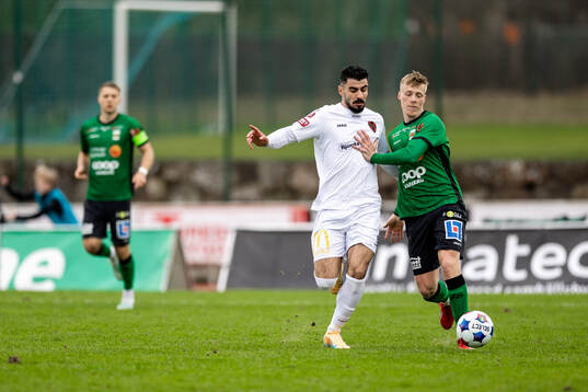 Nordic United FCs Shergo Shhab och Varbergs Emil Hellman