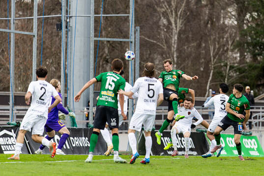 Varbergs Niklas Dahlström nickar in 3-1