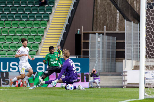 Varbergs Severin Nioule gör 1-0  fotbollsmatchen i