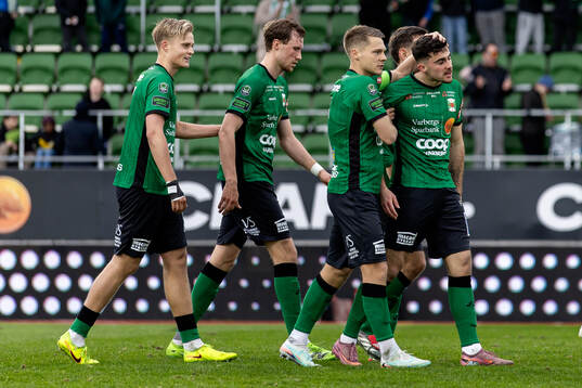 Varbergs Aulon Bitiqi jublar med laget