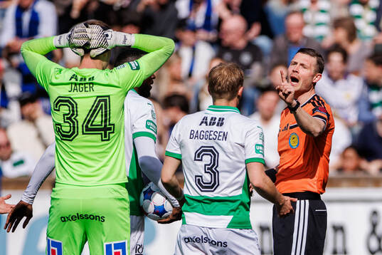Västerås Marcus Baggesen och domare Erik Mattsson