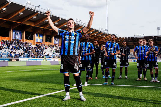 Sirius Henrik Rönnlöf Castegren jublar