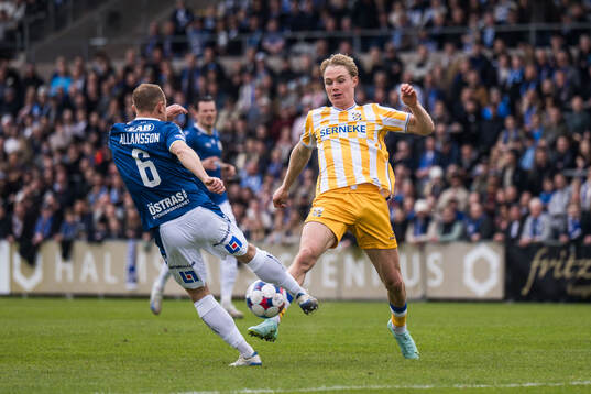 Halmstads Joel Allansson och IFK Göteborgs Max Fenger