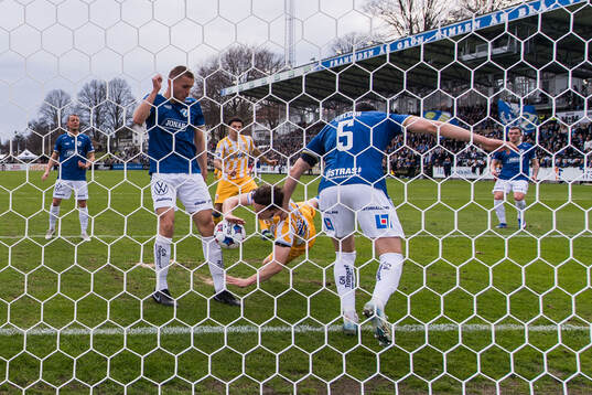 Halmstads Erko Tougjas och IFK Göteborgs Kolbeinn