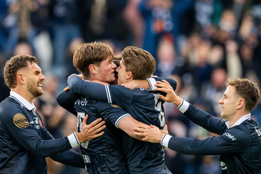 Gianni Stensness, Henrik Falchener and players of Viking