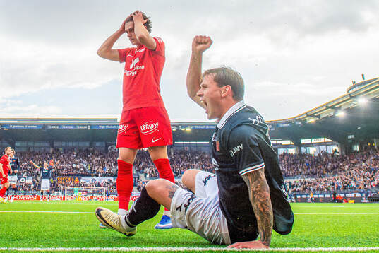 Herman Haugen of Viking celebrates and Denzel De Roeve of