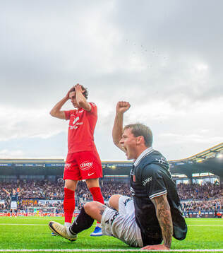 Herman Haugen of Viking celebrates and Denzel De Roeve of