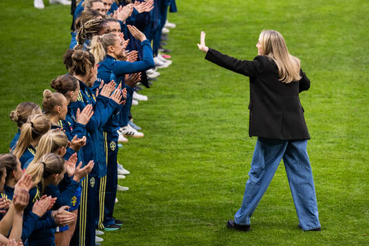 Fridolina Rolfö and former player of Sweden Linda Sembrant