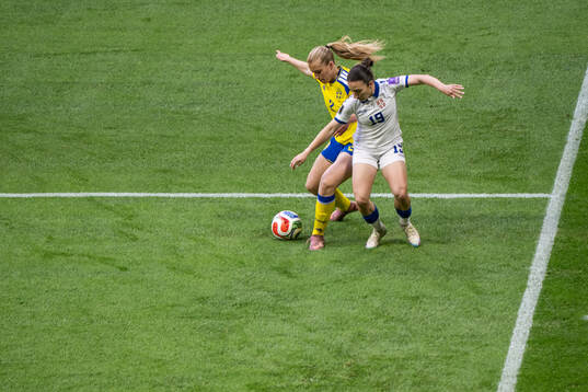 Smilla Holmberg of Sweden and Ana Scepanovic of Serbia
