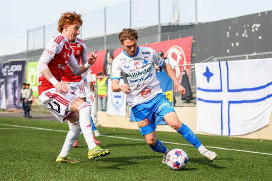 Sandvikens IFs Alan Carleton och IFK Värnamos  Carl