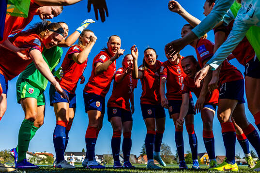 Signe Gaupset, Frida Maanum, Vilde Bøe Risa and Julie