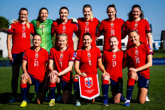 The starting eleven of Norway, from the top left; Mathilde
