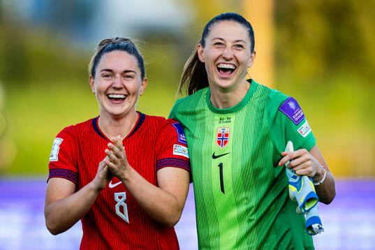 Vilde Bøe Risa and goalkeeper Cecilie Fiskerstrand of