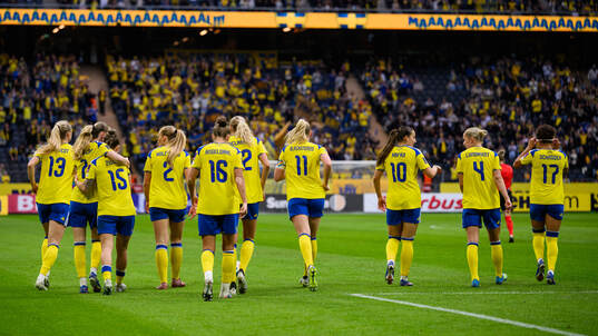 Stina Blackstenius of Sweden celebrate with teammates