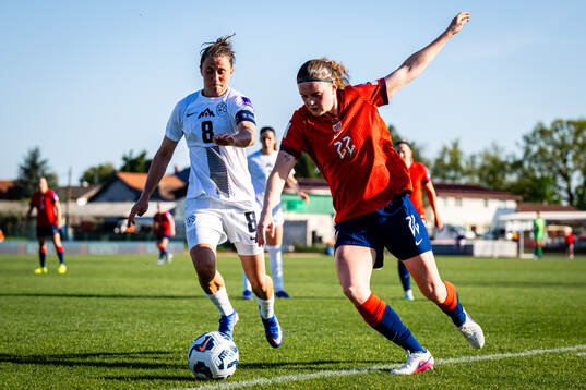 Mateja Zver of Slovenia and Signe Gaupset of Norway