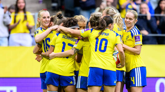 Stina Blackstenius of Sweden celebrates 1-0