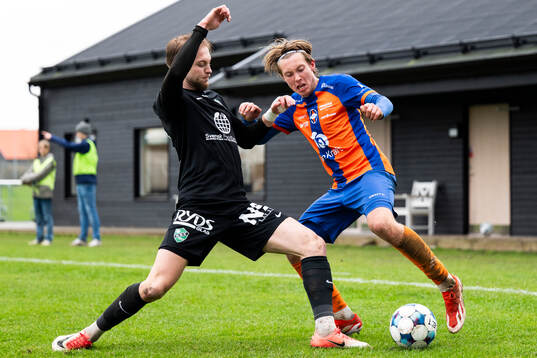 Vejbys Hampus Andersson mot Högaborg BKs Danijal Omanovic