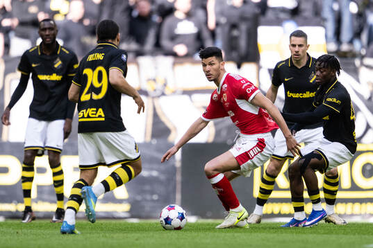 Kalmars Achraf Dari och AIKs Axel Kouame