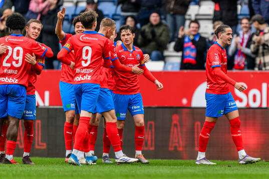 Helsingborgs spelare och Ervin Gigovic (t.h) jublar
