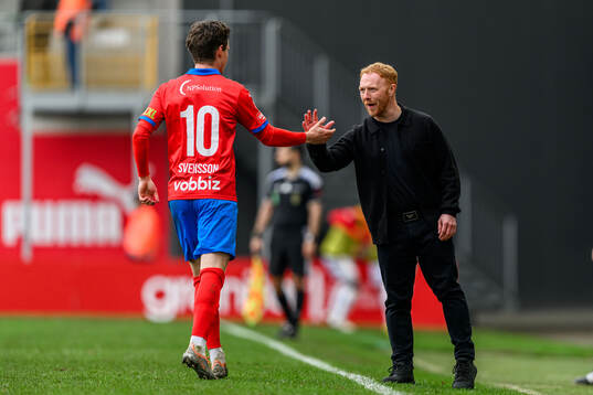Helsingborgs Max Svensson jublar med tränare Stevie Grieve