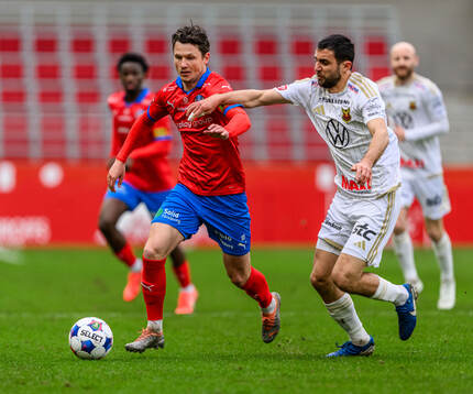Helsingborgs Max Svensson och Östersunds Amar Begic