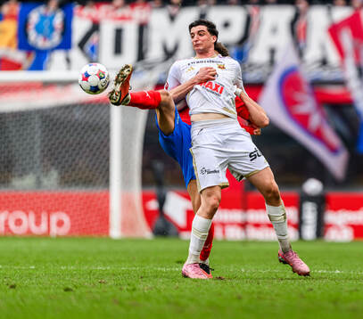 Östersunds Mario Palomino Delgado och Helsingborgs Obafemi
