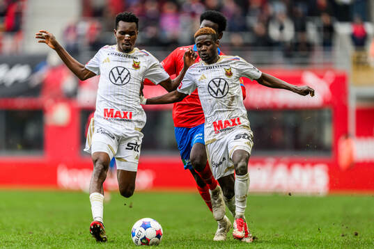 Östersunds Sunday Anyanwu och Helsingborgs Daouda Amadou