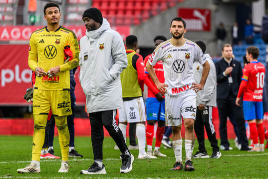 Östersunds målvakt Tyree Griffiths och Amar Begic deppar