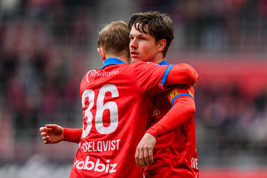 Helsingborgs Jonathan Hasselqvist och Max Svensson jublar