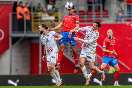 Östersunds Ali Suljic och Mario Palomino Delgado och