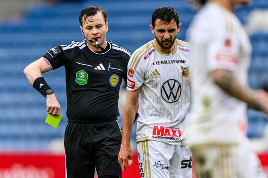 Domare Niclas Karlsson och Östersunds Amar Begic