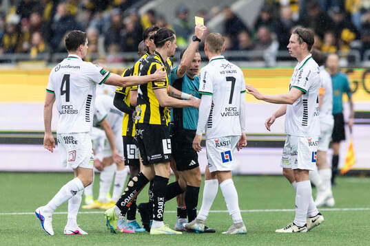 GAIS Joackim Fagerjord tilldelas gult kort av domare