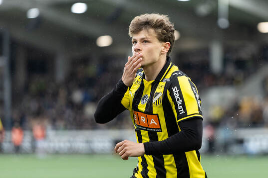 Häckens Gustav Lindgren jublar