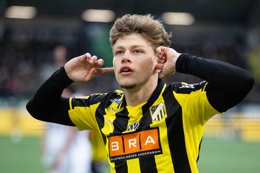 Häckens Gustav Lindgren jublar