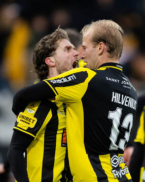 Häckens Adam Lundkvist jublar ihop med Harry Hilvenius