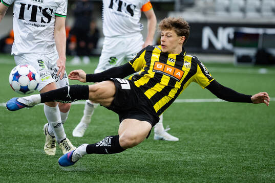 Häckens Gustav Lindgren skjuter 2-1