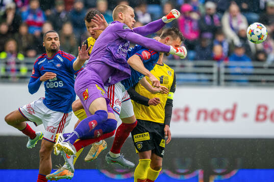 Goalkeeper Pontus Dahlberg of Lillestrøm and Ivan Näsberg