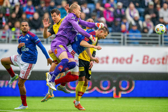 Goalkeeper Pontus Dahlberg of Lillestrøm and Ivan Näsberg