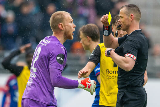 Goalkeeper Pontus Dahlberg of Lillestrøm and referee