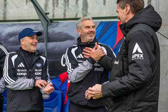 Head coach Geir Bakke of Vålerenga, assistant coach Petter
