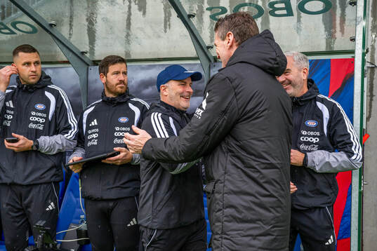 Head coach Geir Bakke of Vålerenga, Frode Kippe of