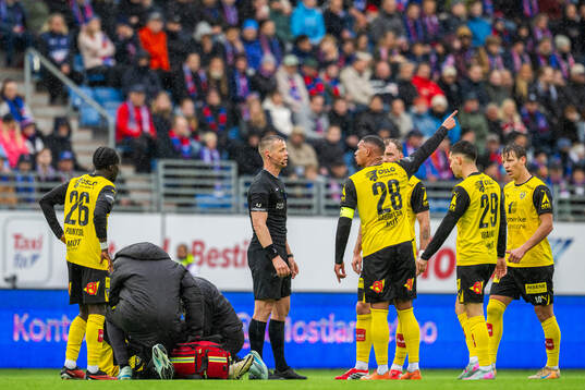 Ruben Gabrielsen of Lillestrøm argues with referee Sigurd