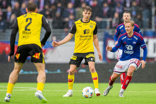 Markus Karlsbakk of Lillestrøm and Carl Lange of Vålerenga